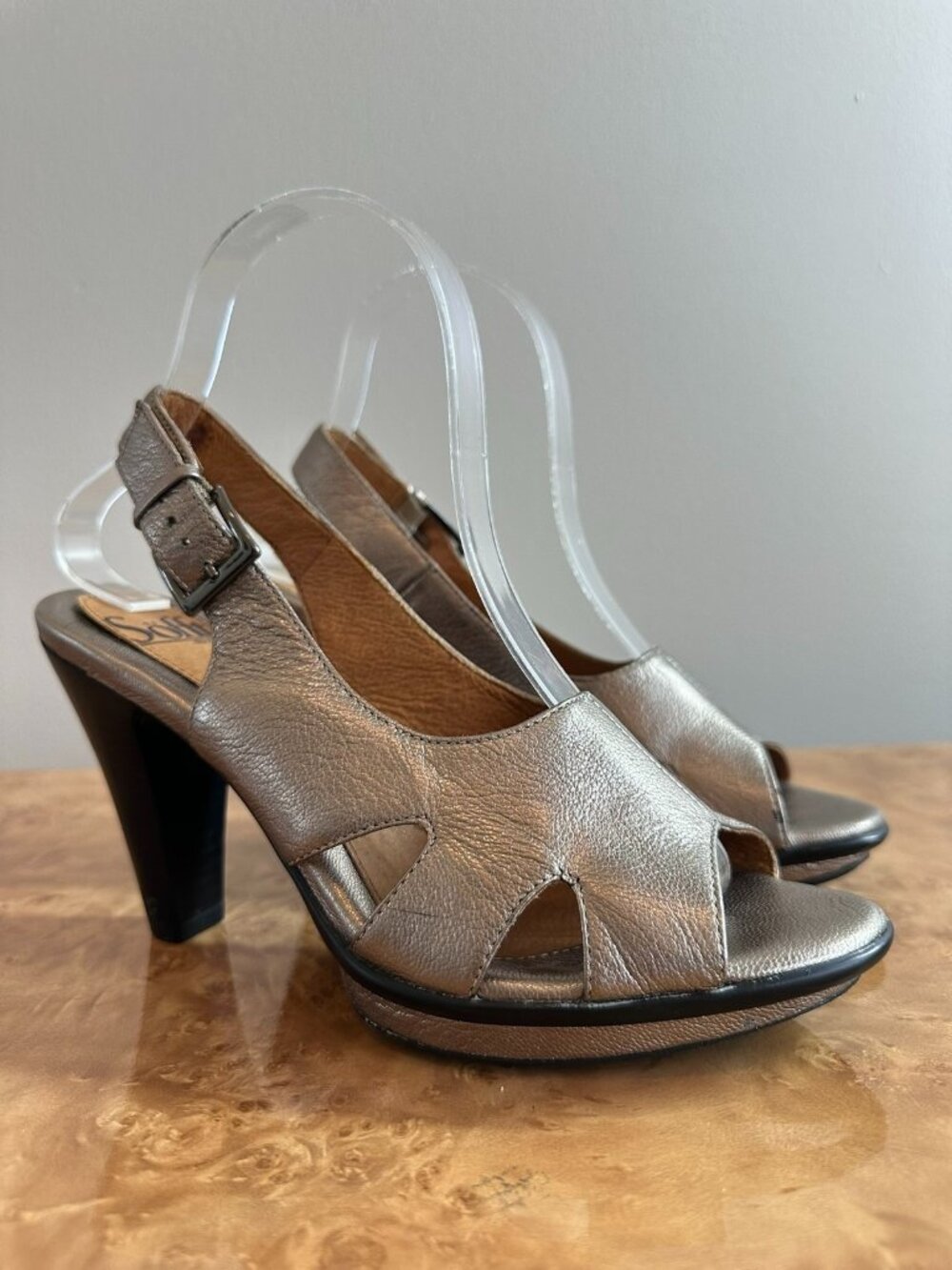 Sofft Gold Leather Slingback Heels Cutout Comfort Sandals 7.5M